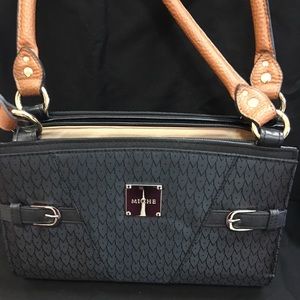 Brand New Miche shoulder bag with 4 shells.